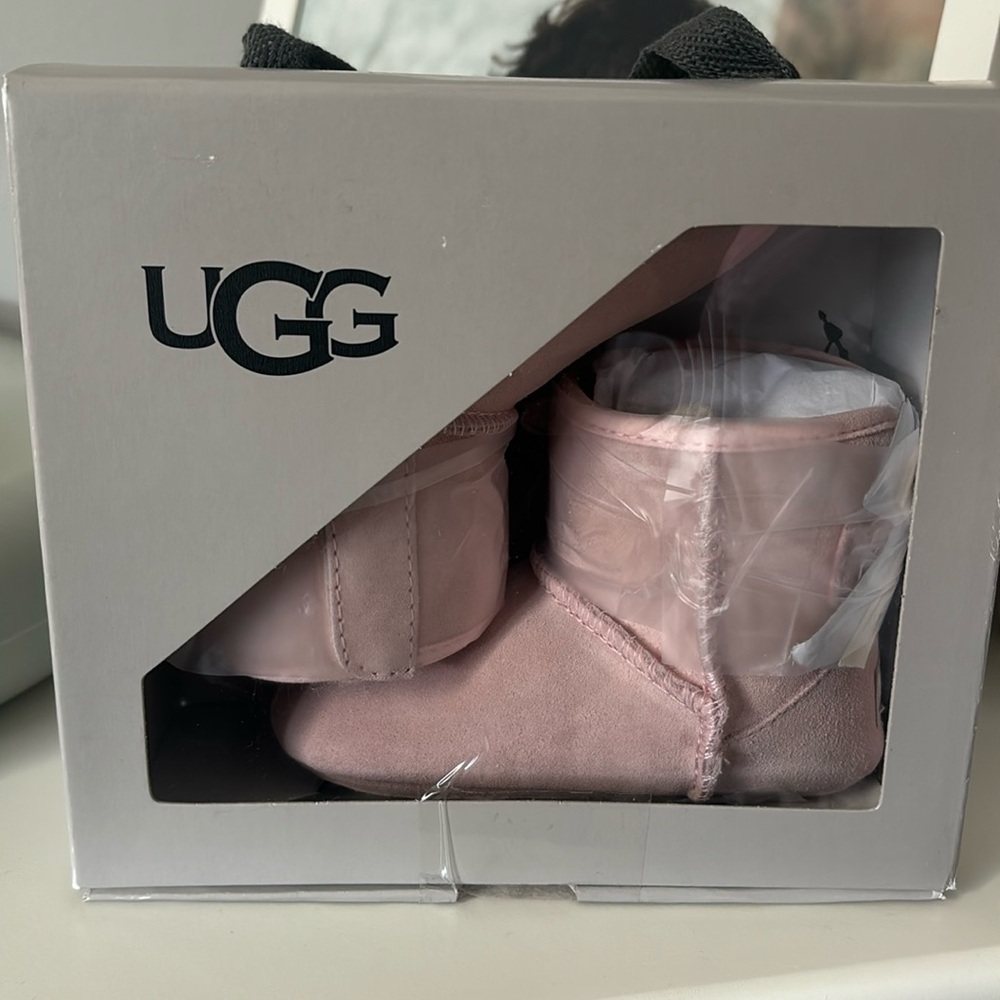 Kids uggs baby pink